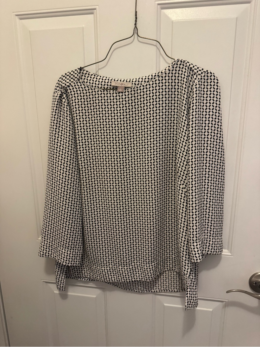 Roz & Ali White and Black Geometric Boatneck Blouse